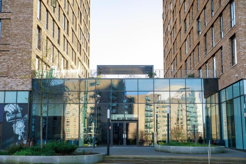 Central Manchester-1Br Apartment Free Parking-Cinema Room Exterior photo